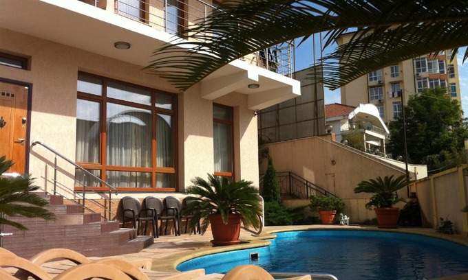 Bytkha House | Affordable Guest House AKS with Pool & 9/10 Review Score