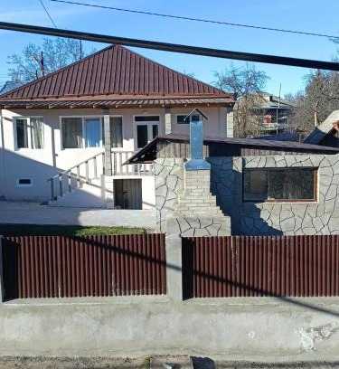Stepanavan House | Inviting Guest House with Pool and Family-Friendly Amenities