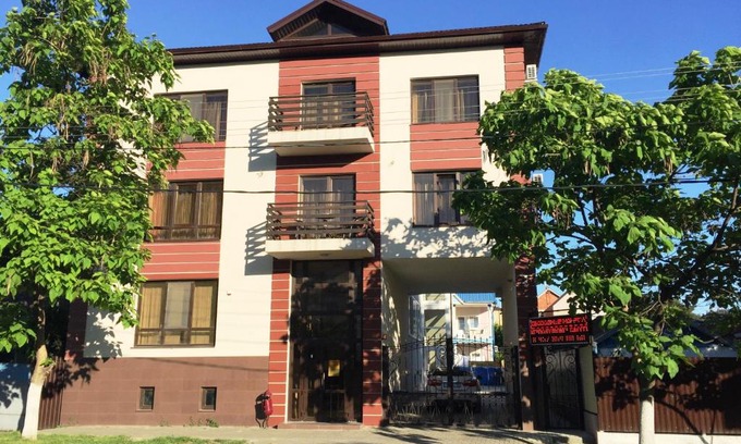 Anapa House | Cozy Guest House Anna with Pool and Family-Friendly Perks