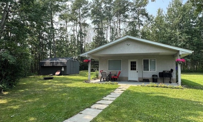 Division No. 8 House | Serene Guest House at Parkland Beach with Ocean Views