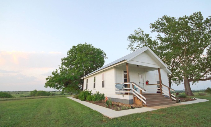 La Grange House | Top-Rated Guest House at the Brown Ranch with Breakfast