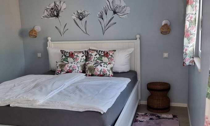 Winsen House | Pet-Friendly Guest House with Lake View at Seepark