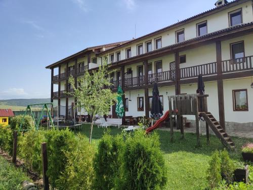Belchin House | Experience Guest House Belchin View: Family-Friendly Retreat
