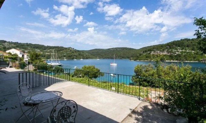 Polace Apartment | Serene Guest House Busurelo: One Bedroom with Sea View