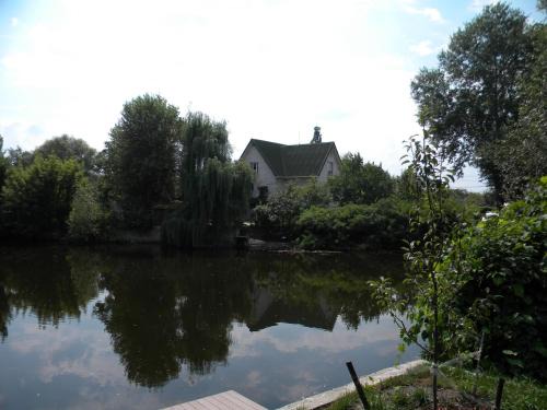 Darnyckyj House | Relaxing Guest House Dacha with Oceanfront Views & Spa
