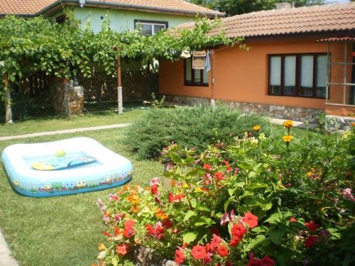 Shabla House | Family-Friendly Guest House Danny with Kitchen Amenities
