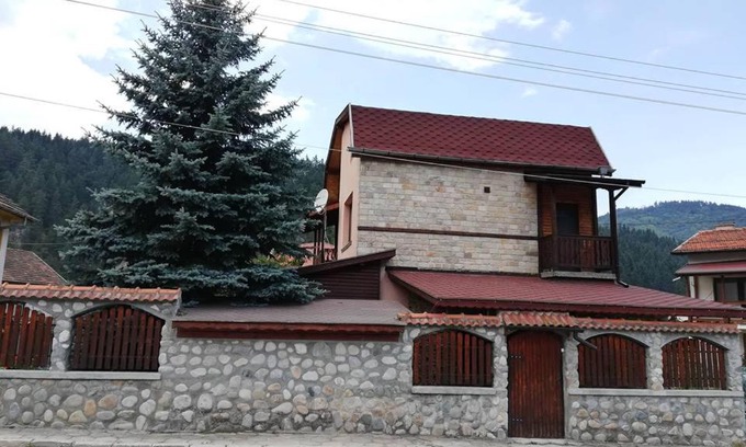 Samokov House | Cozy Guest House Diva Reka with Kitchen Amenities