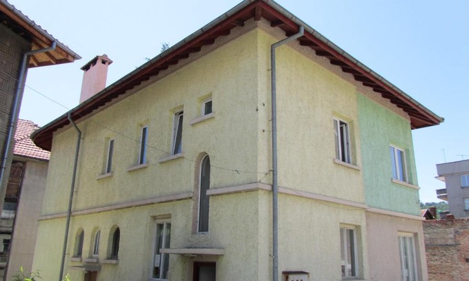 Gabrovo House | Budget-Friendly Guest House Dobrudzha with Hot Tub Access