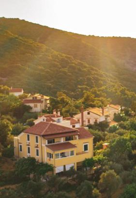 Valun House | Cozy Guest House Donatela: Family-Friendly Dining Experience