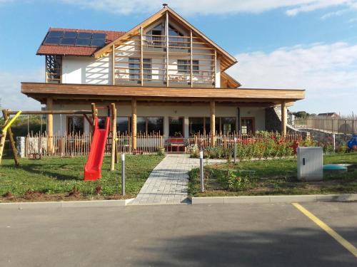 Kamence House | Eco Vila Mila: Family-Friendly Retreat with Pet Amenities