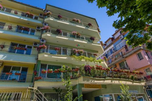 Nessebar New Town House | Relaxing Retreat at Guest House "Ekaterina" with Ocean Views