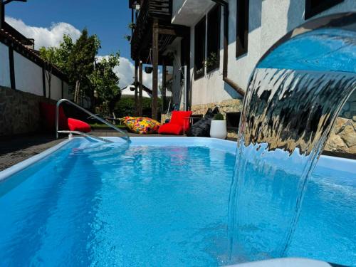 Dobrinishte House | Guest House Elit: Oceanfront Bliss with Private Beach Access