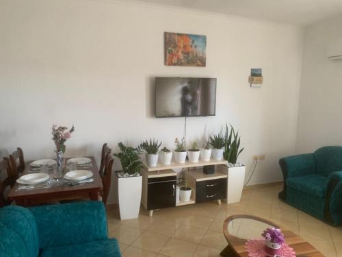 Mbrostar-Urë Apartment | Budget-Friendly Guest House Fier with Family Amenities