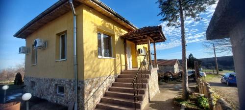 Rabisha House | Cozy Guest House Gorski Kut - Rated 9/10 with Breakfast & Kitchen