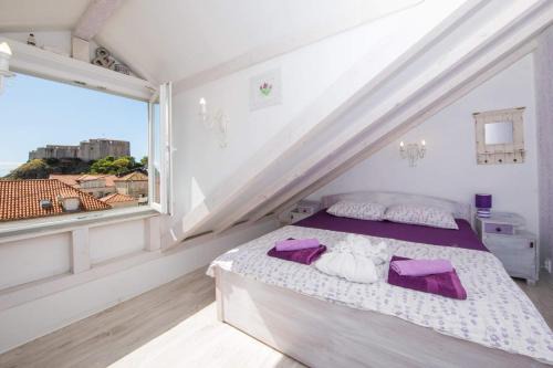 Pile House | Cozy Guest House Gugily: Family-Friendly Stay Awaits
