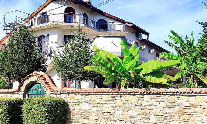 Byala Villa | Heaven Guest House: Oceanfront Retreat with Pool Access