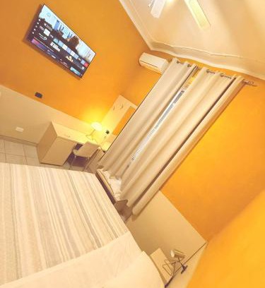 Rione XVIII Castro Pretorio House | Pet-Friendly Guest House Hola Roma with Breakfast Included