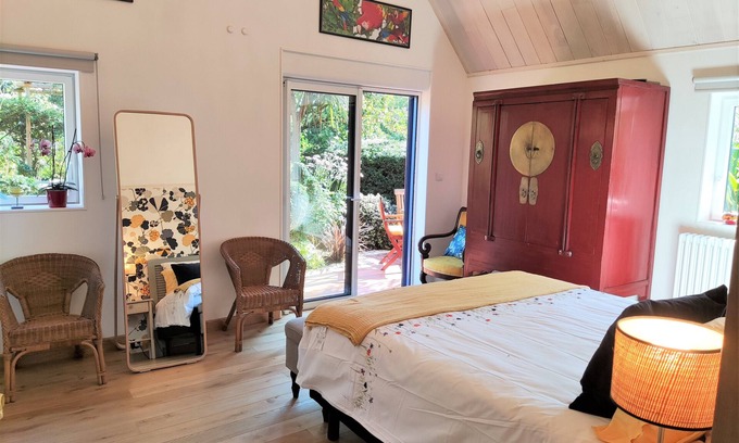 Turqueville Bed & Breakfast | Cozy Guest House by the Garden near Utah Beach