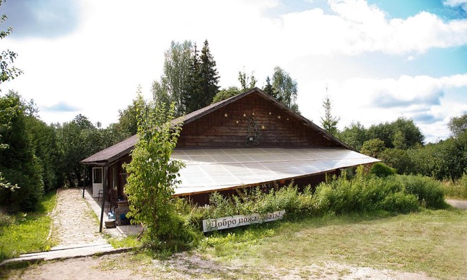 Bugrovo Hotel | Cozy Guest House in Bugrovo with Hot Tub & Breakfast