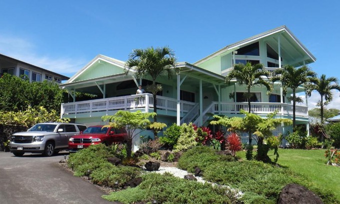 Hilo House | Charming Guest House in Hilo with Hot Tub & Kids' Activities