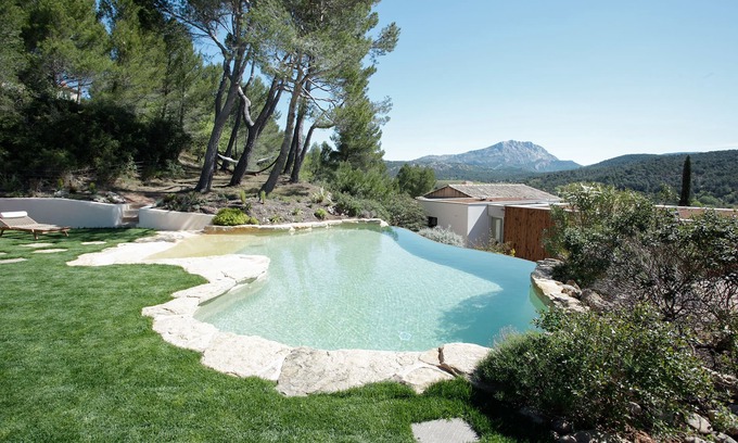 Le Tholonet Villa | Top-Rated Guest House in Pineta with Private Pool & Spa
