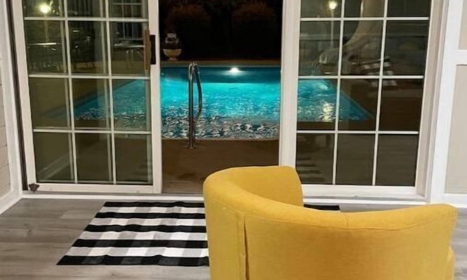 Gumlog House | Tranquil Guest House in Northern Georgia with Pool & Breakfast