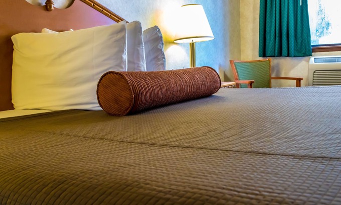 Junction City Hotel | Cozy Guest House Inn Junction City with Breakfast Included