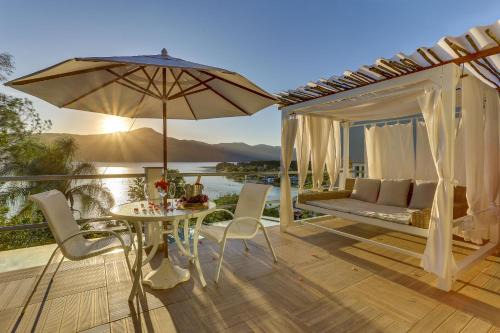 Florianopolis House | Experience Guest House Isadora Duncan with Ocean Views