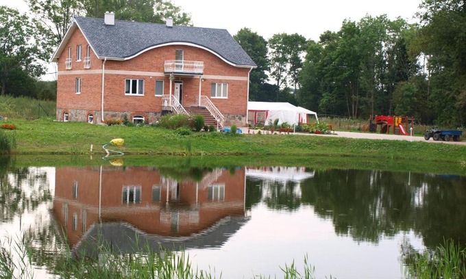Cervonka House | Relax at Guest House Kalnu pūpoli with Private Beach Access