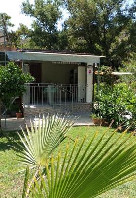 Centola House | Pet-Friendly Guest House l'orto di Antonio with Ocean Views