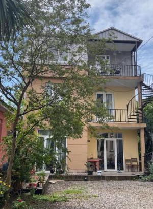 Khelvachauri House | Budget-Friendly Stay at Guest House Leon - Family & Pet Friendly