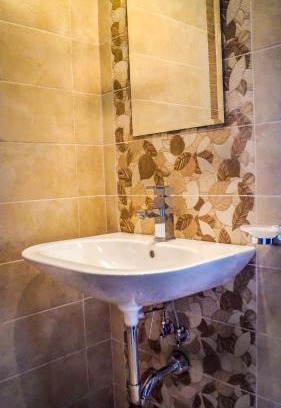 Avren House | Family-Friendly Guest House Meridi with Hot Tub Access