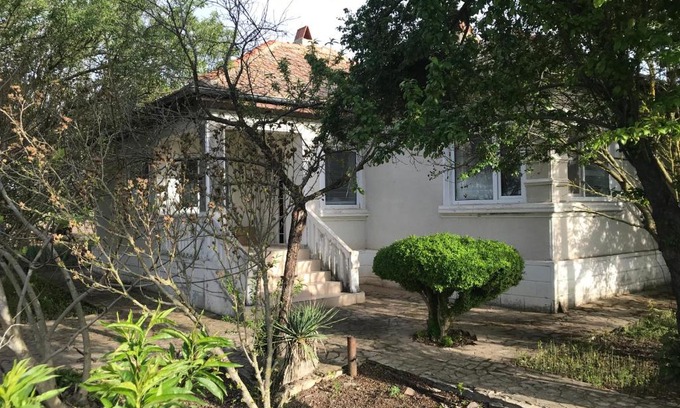 Ezerets House | Discover Guest House Mimi: Oceanfront, Pet-Friendly Retreat