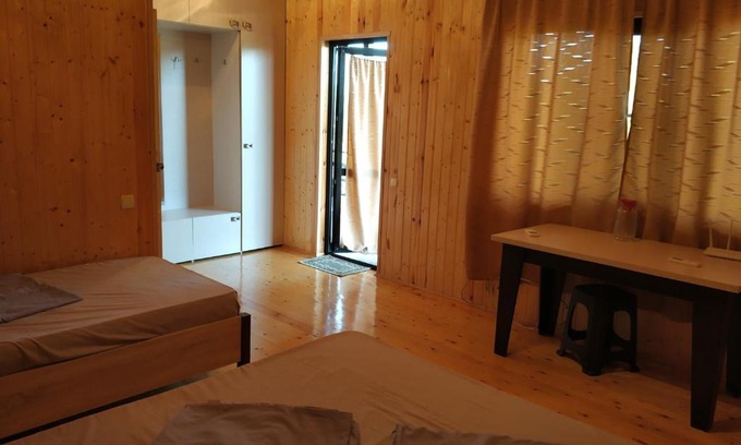Sokhumi House | Top-Rated Guest House na Ezugbaya with Family-Friendly Amenities
