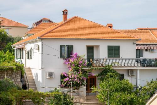 Bozava House | Affordable Guest House Nikola - Family-Friendly Retreat