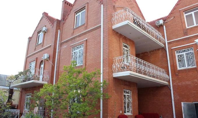 Gelendzhik House | Cozy Guest House on Lunacharskogo with Breakfast & Kitchen