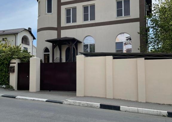 Gelendzhik House | Highly Rated Guest House on Molodezhnaya Street