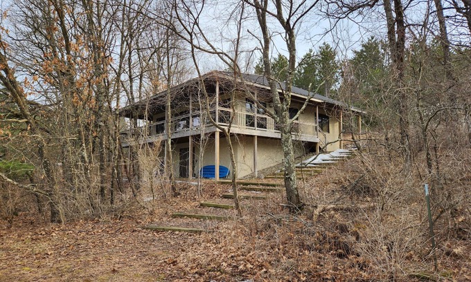 Amherst Cottage | Secluded Guest House Near Chain O' Lakes - 10/10 Rating