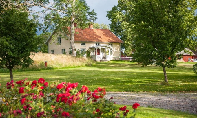 Vaxjo Municipality House | Idyllic Guest House on Skälsnäs Estate with Ocean Views