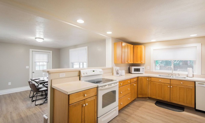 Gaylord House | Relaxing Guest House with Pool & Breakfast - Rated 9.4/10