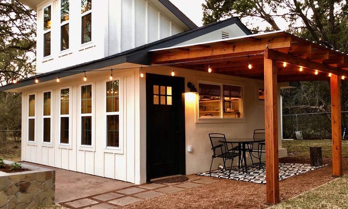 West Oak Hill Cottage | Modern Casita with Private Entry for Your Perfect Getaway