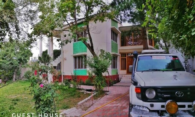 Skardu House | Inviting Guest House One: Breakfast & Child-Friendly Stay
