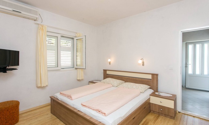 Kolocep Island Apartment | Serene Guest House Oreb: One Bedroom Apt with Sea View