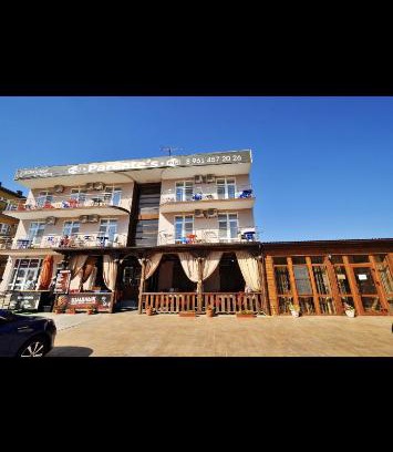 Vityazevo House | Budget-Friendly Stay at Guest House Parentes with Pool & Breakfast
