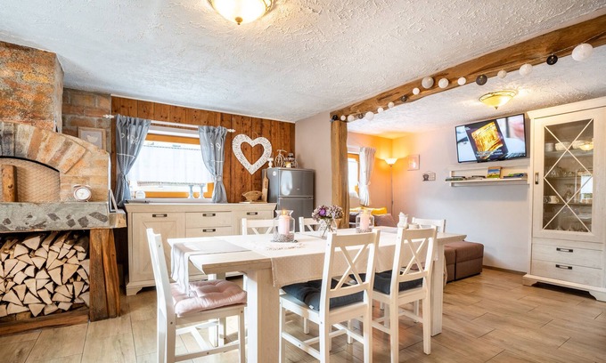 Zirovnica House | Family-Friendly Guest House Pr' Čut with Pool & Spa Awaits