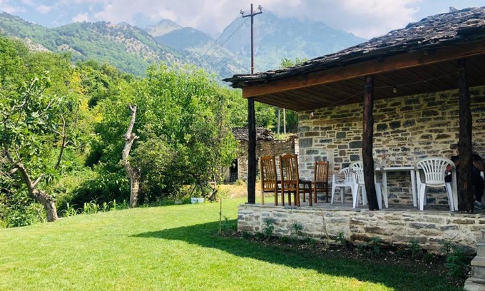 Berat Cabin | Pet-Friendly Guest House Qafe Dardha Near Tomorr National Park