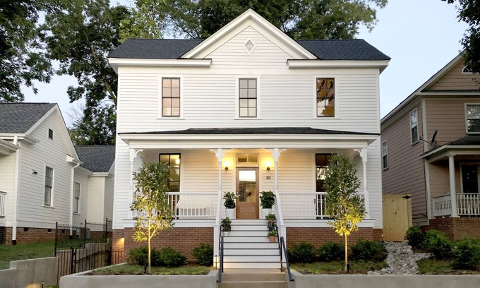 Downtown Bed & Breakfast | Eco-Friendly Guest House Raleigh with Breakfast & Kitchen