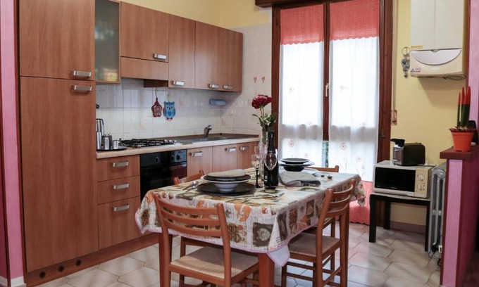 Cadelbosco di Sopra Apartment | Family-Friendly Guest House Romero with Top Ratings