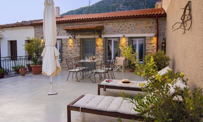 Arachova House | Cozy Guest House Simou with Ocean View and Spa Amenities