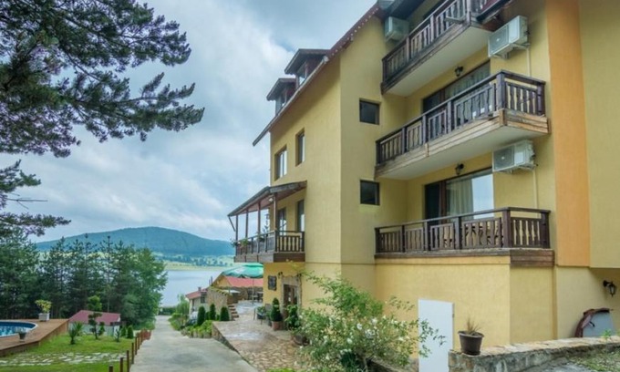 Tsigov Chark House | Oceanfront Guest House Slunchev Cviat with Pool & Spa